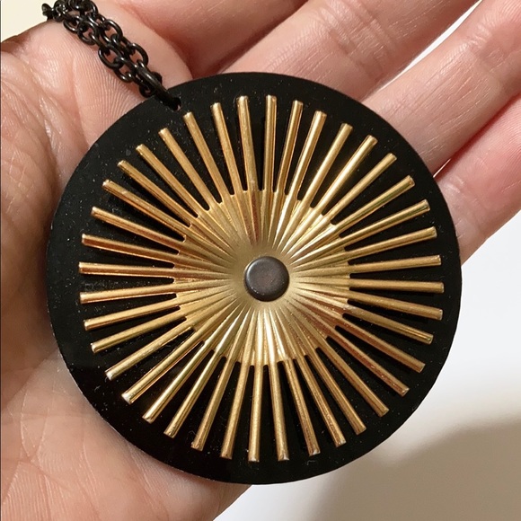 NWT handcrafted perspex pendant with gold spoke stamping on black chain - Picture 3 of 6